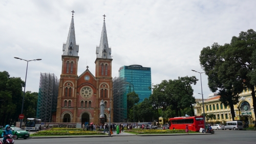 Notre Dame, in direkter Nachbarschaft zum Einkaufszentrum Diamond Plaza und der Post