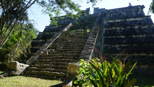 eine kleine Pyramide mit dem Namen Osuario